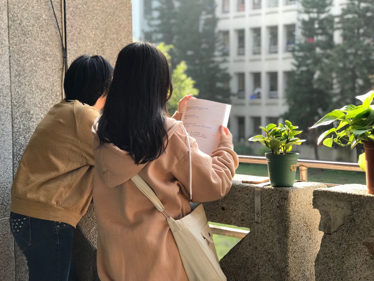 ▲今年學測國文更側重長篇閱讀，著重跨領域整理，過去死背模式已經遭到淘汰。（圖／記者許維寧攝）