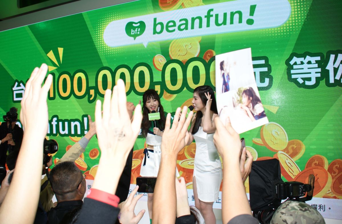 ▲beanfun!攤位開展，網紅陳瑀希辦見面會。（圖／葉政勳攝）
