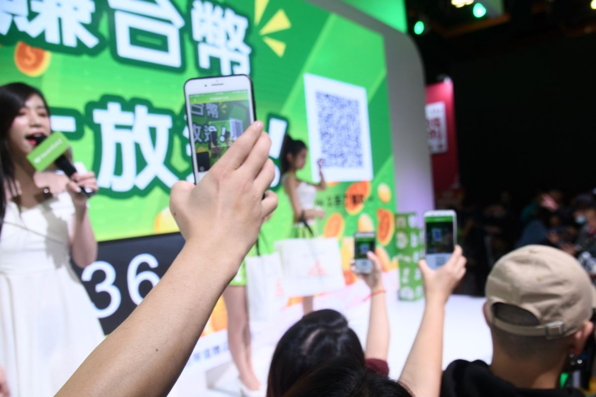 ▲遊戲橘子全新打造的數位行動支付平台「beanfun!」每天在電玩展送出168元，天天500份。（圖／林柏年攝）