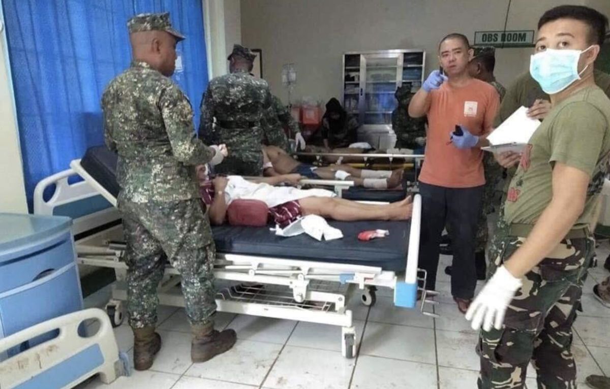 菲律賓喬洛大教堂發生爆炸，造成至少50人受傷、19人死亡。（圖／截取自Frances Mangosing推特）