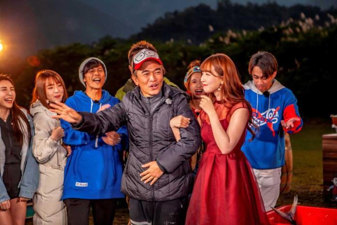 ▲三上悠亞（右一）錄製《大熱門過年公寓2.0》。