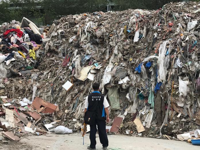 廢棄物堆滿山　土資場「合法掩蓋非法」最高可開罰1500萬
