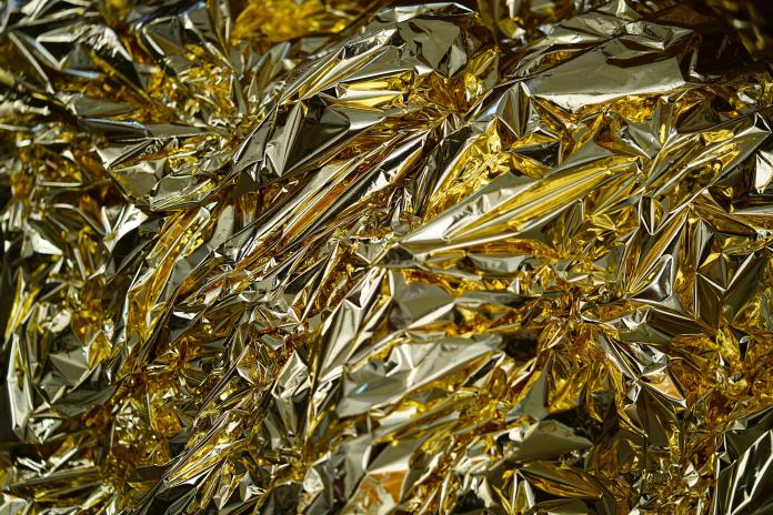 食藥署表示，「金」屬惰性金屬，目前尚無足夠科學證據證明，金可以直接被人體肌膚吸收。（圖／截取自pixabay）