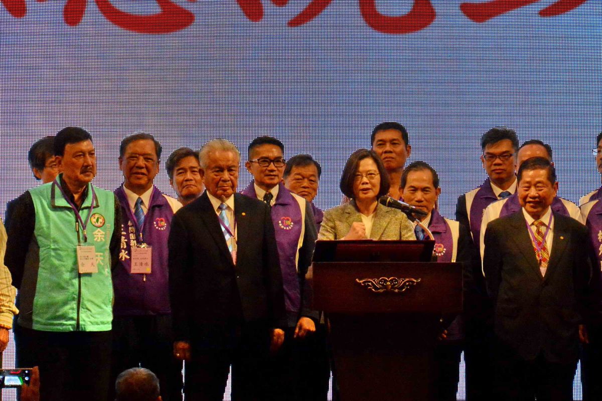 ▲蔡英文認為，小英之友會的成員來自各行各業，希望能夠做她的「分身」、「耳朵」及「嘴巴」，讓更多人了解政府的施政理念與政績。（圖／記者陳志仁攝，2019.01.30）