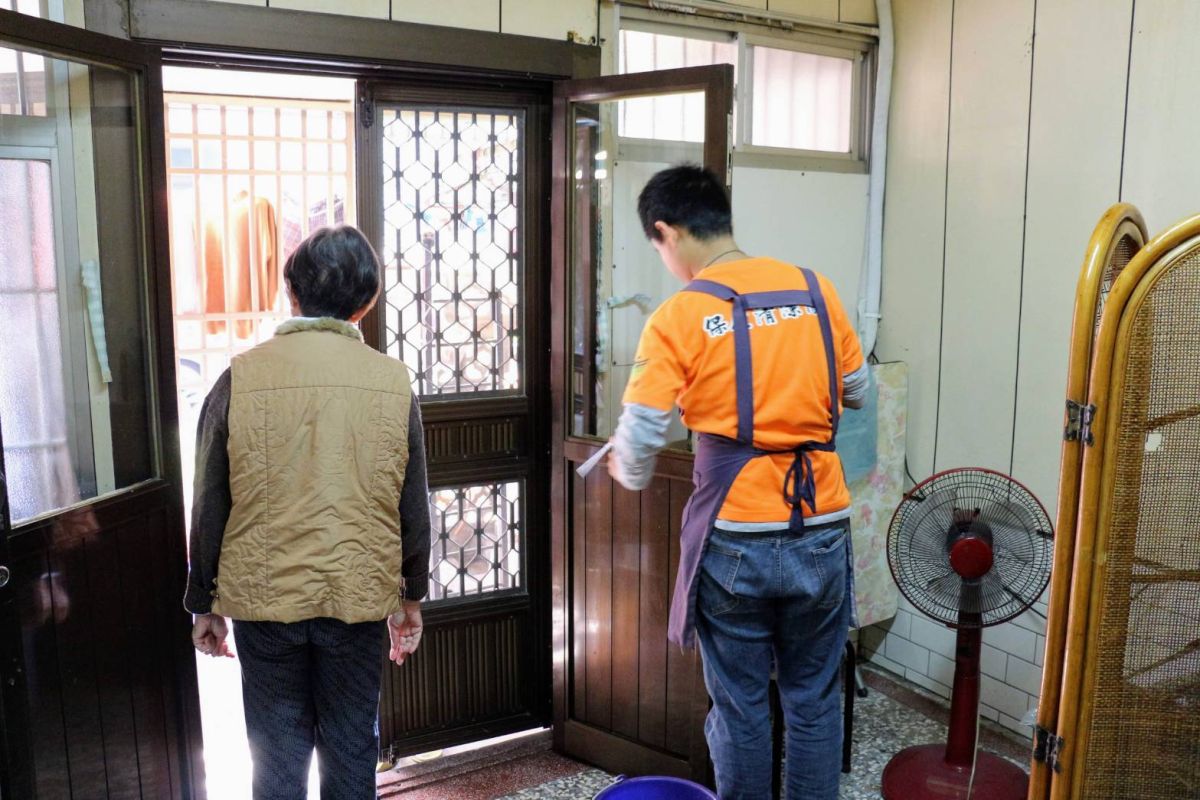 ▲再耕園保康清潔隊籌募清潔服務待用金。（記者/李佩昕攝2019.01.31.）