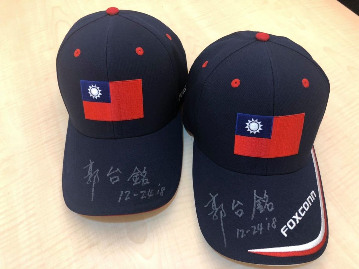 ▲中國大陸對台政策逐漸限縮，衣帽業者委由大陸代工模式充滿風險。（示意圖，與新聞事件無關／擷取自郭台銘臉書官網）