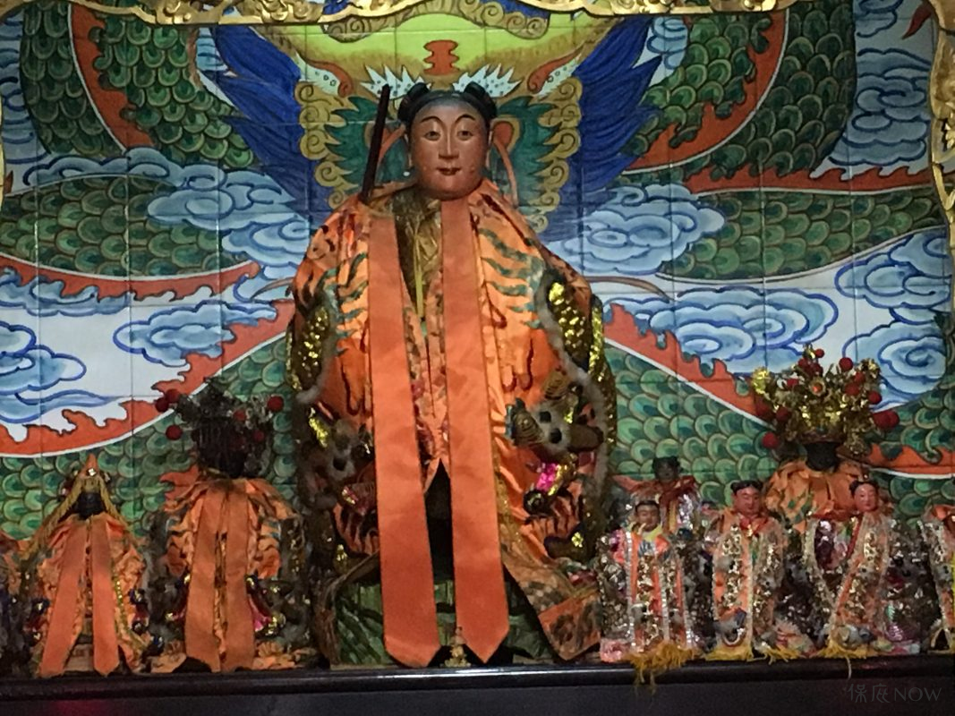 松山劍童宮主祀王府劍童。（圖／記者黃彥昇攝）