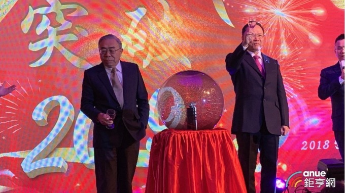 ▲ 左起為台塑企業總裁王文淵、台塑董事長林健男。(鉅亨網記者林薏茹攝)