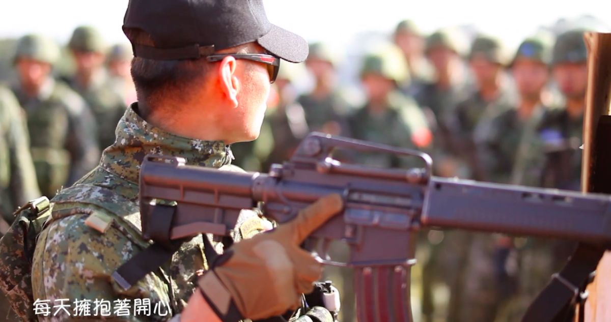 ▲陸軍司令部1日於臉書公布《家家戶戶·家家護護》春節形象影片，向國人祝賀新年。（圖／翻攝自陸軍微電影, 2019.2.1）