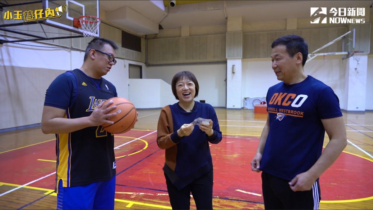 NOWnews今日新聞最新直播節目「小玉巷仔內」，1日中午邀請到「中華民國三分球紀錄保持人」國民黨市議員鍾小平來作客。（圖/NOWnews）