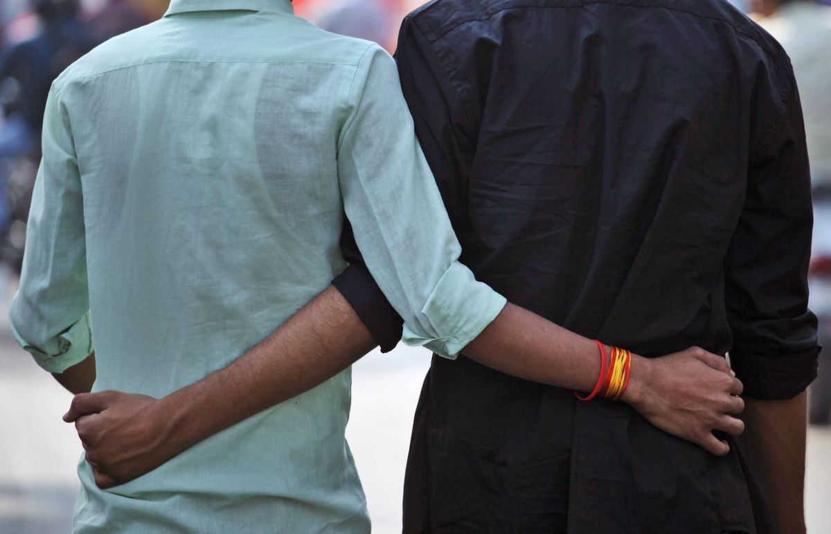 在資深老同志心中，除了新公園是絕無分號的台北總公司，在那個沒有手機的年代，夏令營、筆友也是很夯的交友模式。（圖／美聯社）