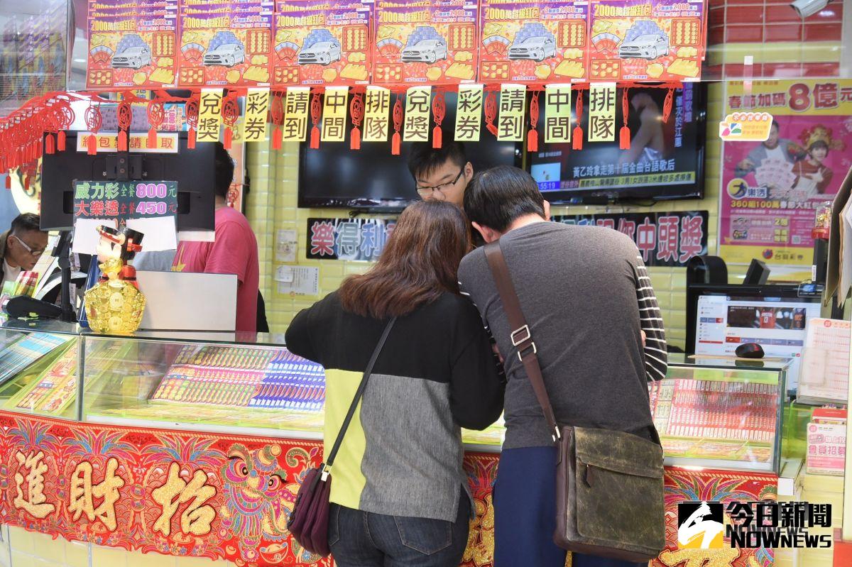 ▲新北市中和區的「飛來鑫彩券行」三天內刮出兩個百萬大獎。（圖 / 示意圖 / 記者林柏年攝 , 2019.02.03）