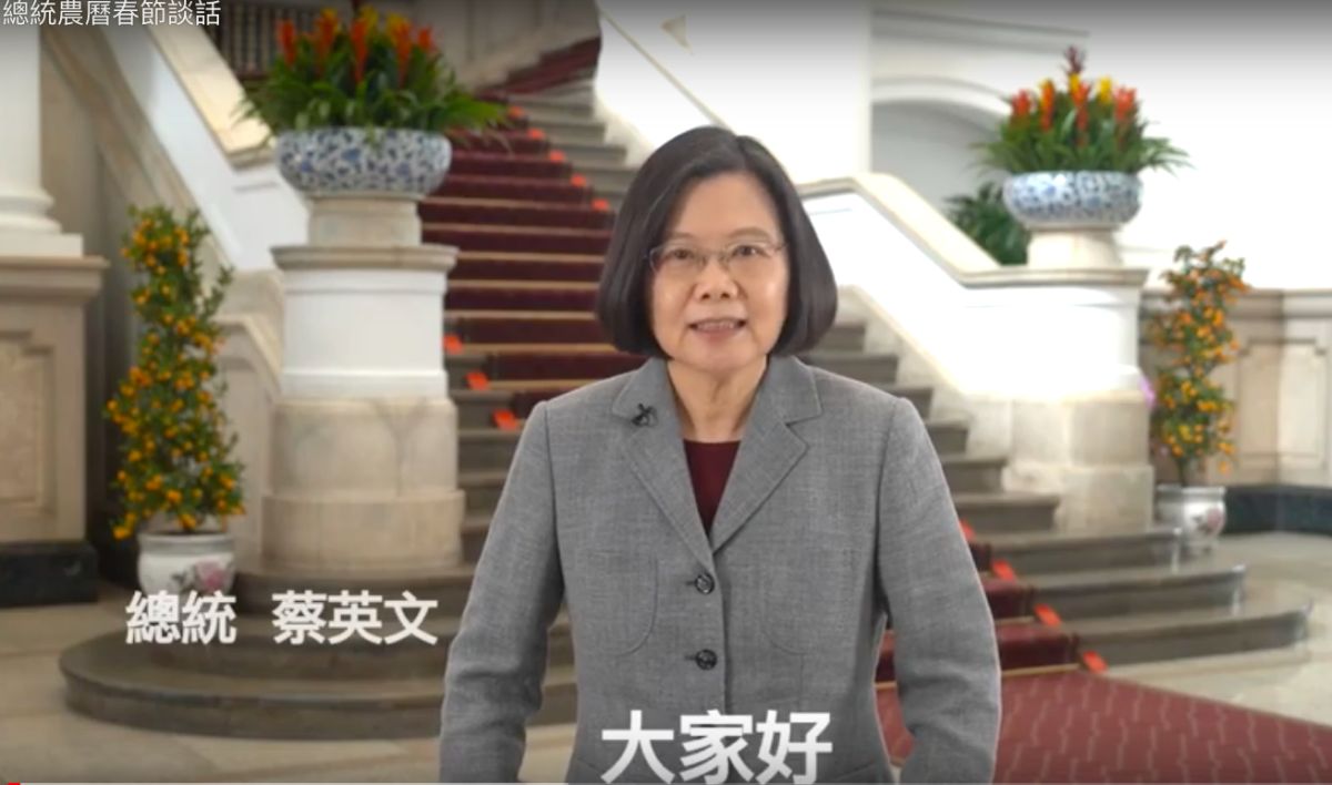 ▲總統蔡英文則在臉書 PO 文指出：「國家的運勢取決於全體國民！」認為只要上下一心，台灣就能「好運向前行！」（圖／總統府提供, 2019.2.3）