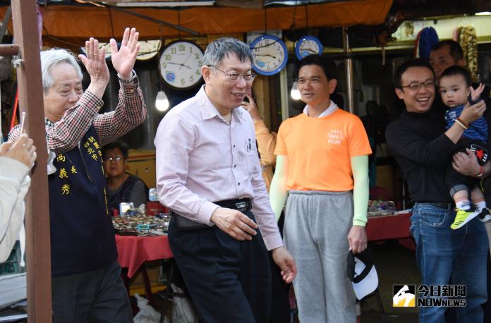 柯文哲走春拜廟