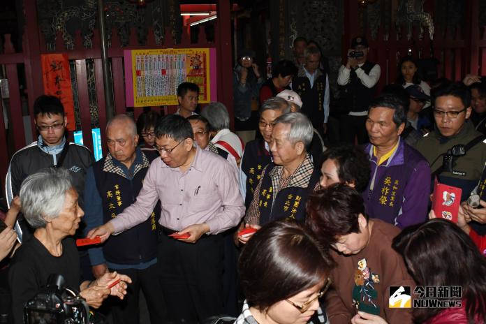 柯文哲走春拜廟