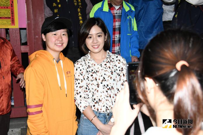 柯文哲走春拜廟　學姊現身成「嬌」點