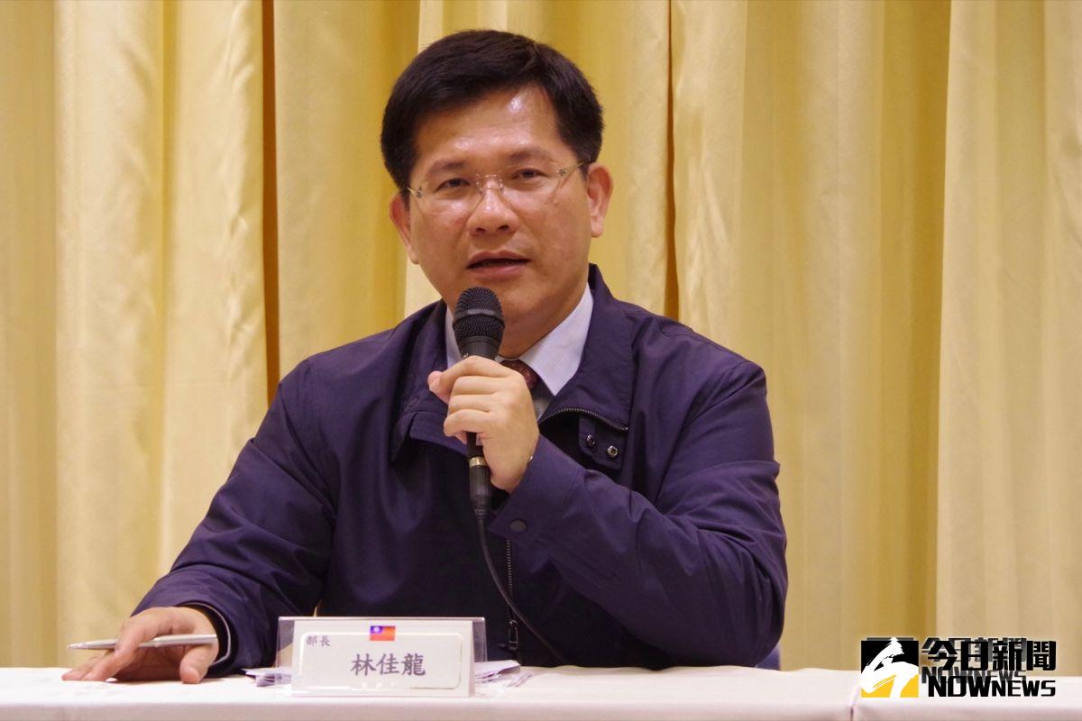 ▲機師工會今（ 8 ）日無預警罷工，交通部長林佳龍下午將再次邀請華航勞資雙方到交通部協商。（圖／記者陳致宇攝, 2019.02.08）