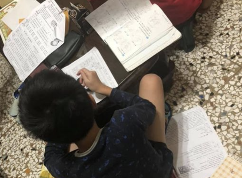 ▲寒假完 GG！小孩明開學「極限趕作業」，網笑翻：「我家也是！」（圖／翻攝自爆廢公社）