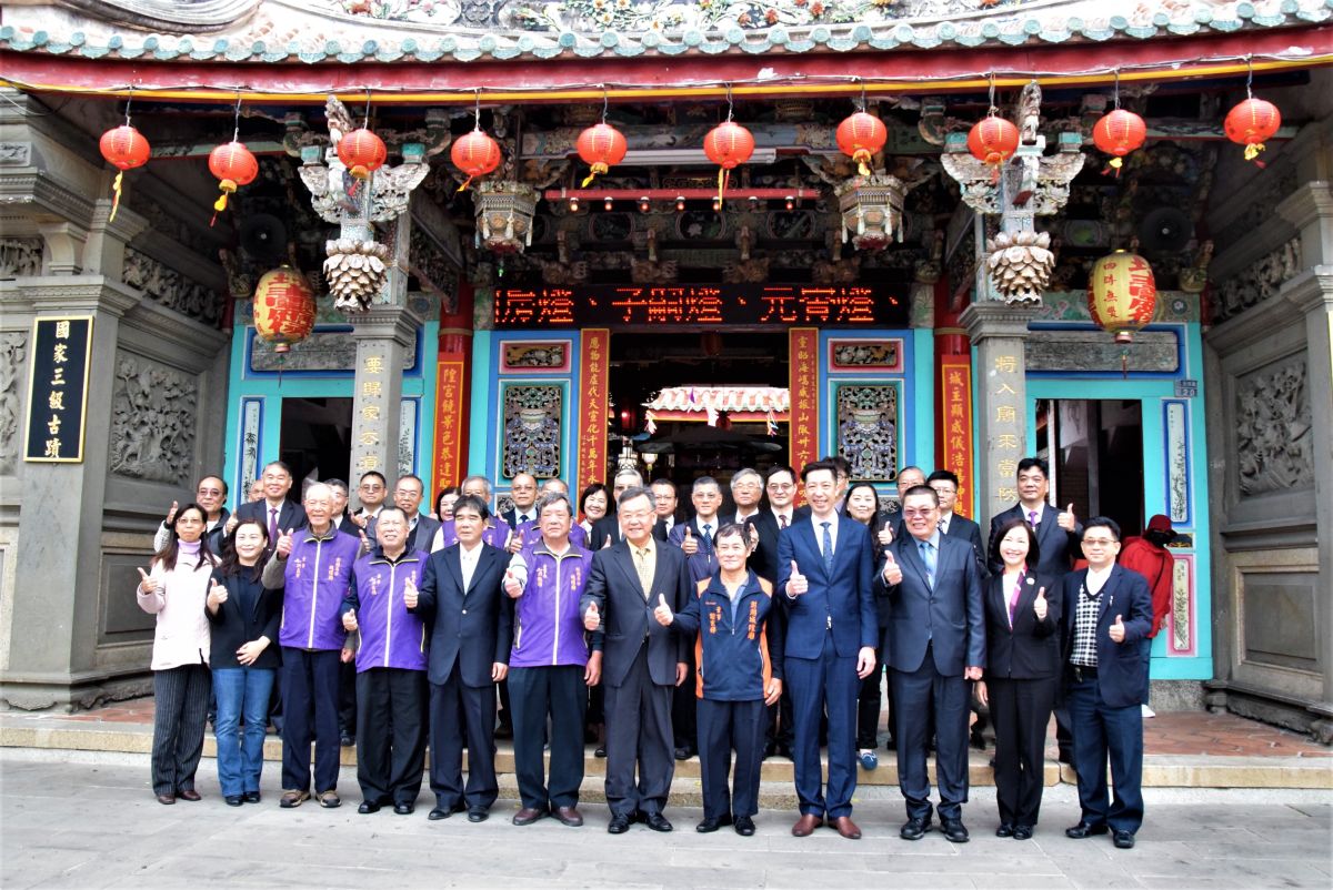 ▲開工日賴峰偉率縣府團隊祭拜城隍祈福祝願新年新氣象(圖／記者張塵攝)