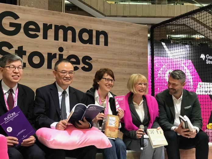 台北國際書展「德國故事」打頭陣　他籲企業放假、逛書展
