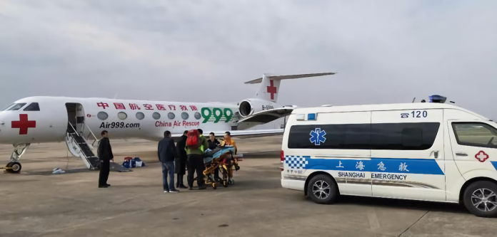 兩岸醫療包機空中接力　轉送雄獅旅行社傷患回台治療
