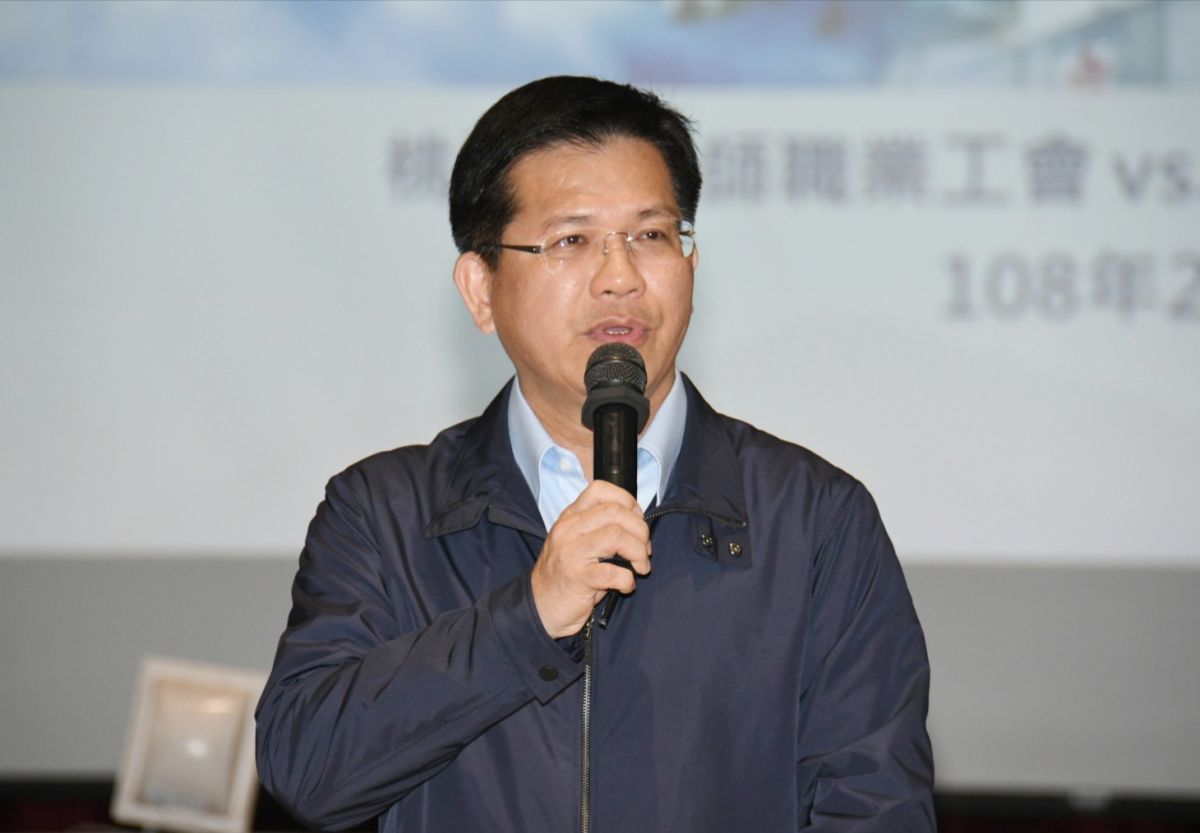 交通部長林佳龍表示今晚會留在交通部。（圖／記者林調遜攝）