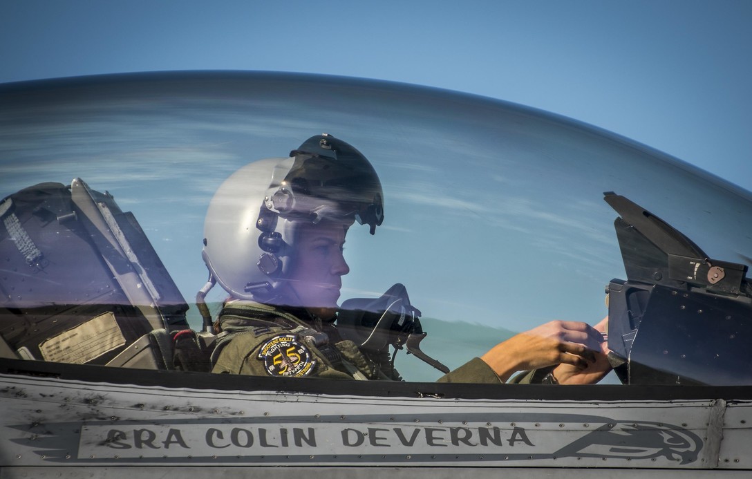 ▲美國空軍特技飛官蔻尼克（Zoe Kotnik）上尉。（圖／美國空軍）