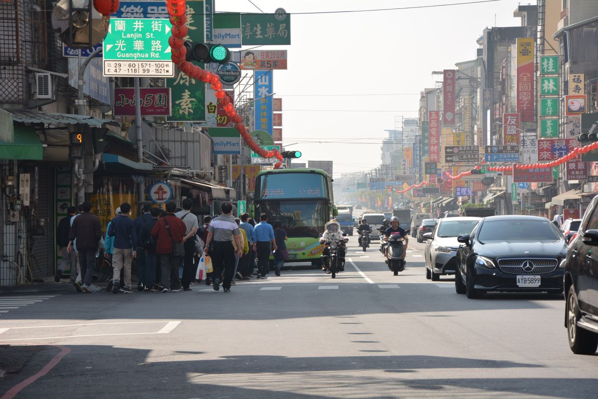 ▲東區公所各課室主管及全體里幹事，親身體驗搭乘「市區66路」台灣好行「光林我嘉」線。（圖／記者郭政隆攝2019.2.13）