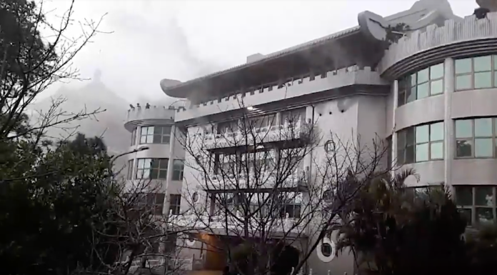 文化大學大典館起火，驚傳六名學生受困。（圖／文化大學公關室提供）