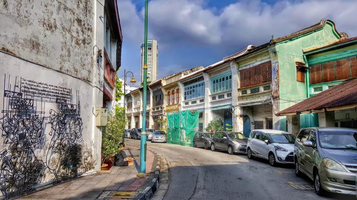 馬來西亞僑生佔台灣僑生比三分之一強，圖為檳城華人聚落。（圖／pixabay）