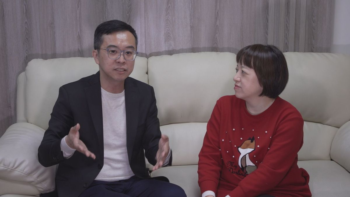 NOWnews今日新聞最新直播節目「小玉巷仔內」，15日中午邀請「政治職人」國民黨文傳會副主委黃子哲來作客。（圖/NOWnews）