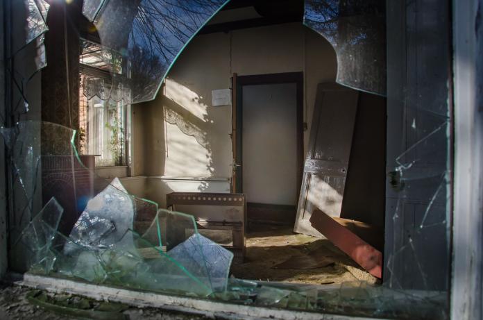 ▲「桃園最詭宅」棉被裹屍藏地下室， 4 年死 3 人現淪空屋。（示意圖／ Pixabay ）