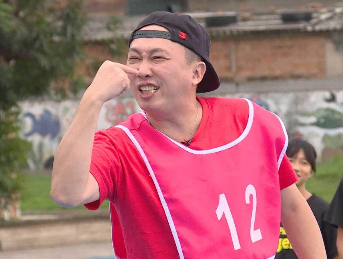 ▲趙正平與小學生打躲避球。（圖／台視提供）