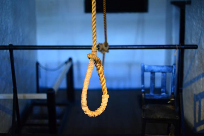 ▲伊朗因22歲庫德族女子艾米尼（Mahsa Amini）2022年9月16日之死掀起全國性示威潮，伊朗今天對據稱在抗議活動中殺害一名安全部隊成員的2名男子執行絞刑。（示意圖／Pixabay）