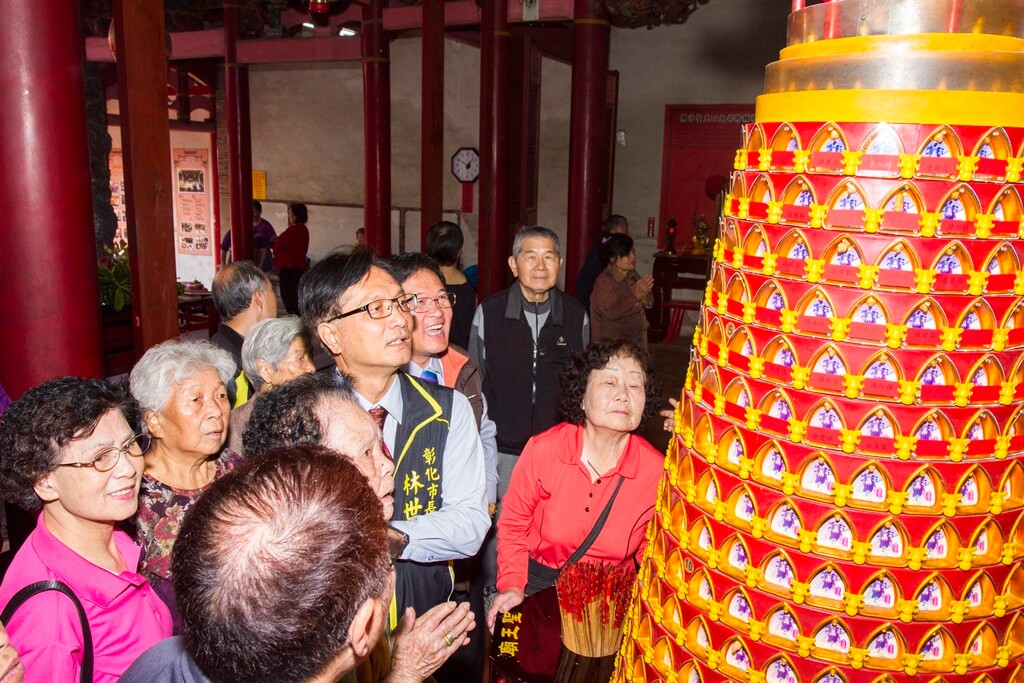 ▲彰化市公所為獨居長者等弱勢族群免費點燈祈福，可自即日起至3月31日止，填寫好資料表送至威惠宮辦理。（圖／記者陳雅芳攝，2019.02.16）