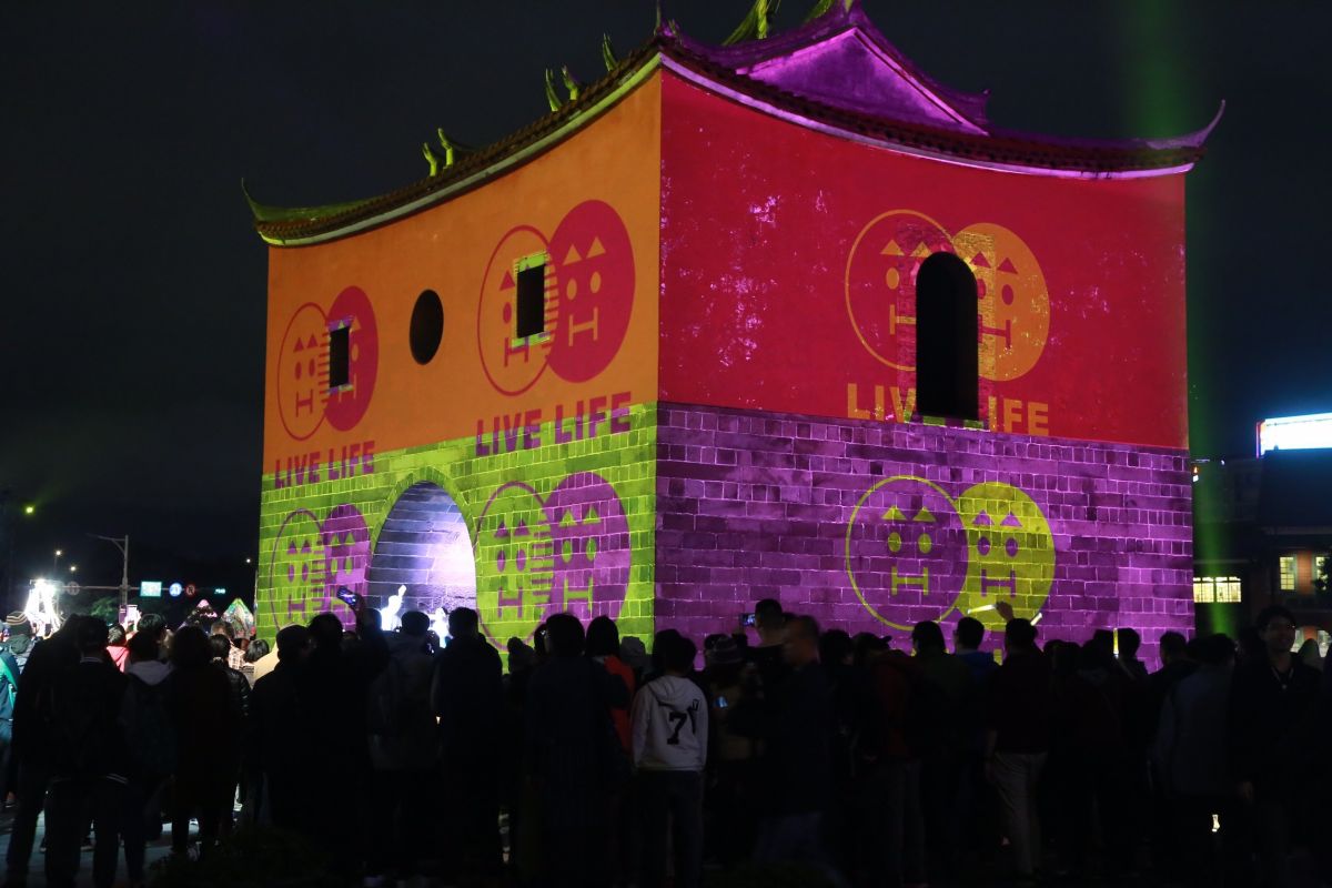 ▲2019台北燈節開幕，其中北門光雕投影也很有看頭。(圖／記者葉政勳攝)