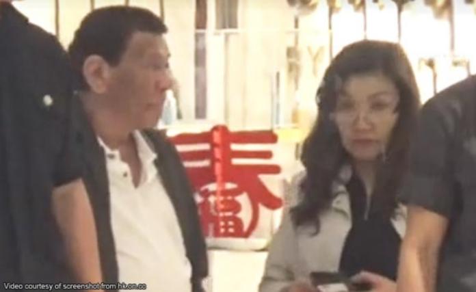 菲律賓總統杜特蒂，今晚（16日）突然現身香港銅鑼灣世貿中心。（圖／翻攝《東網》影片）