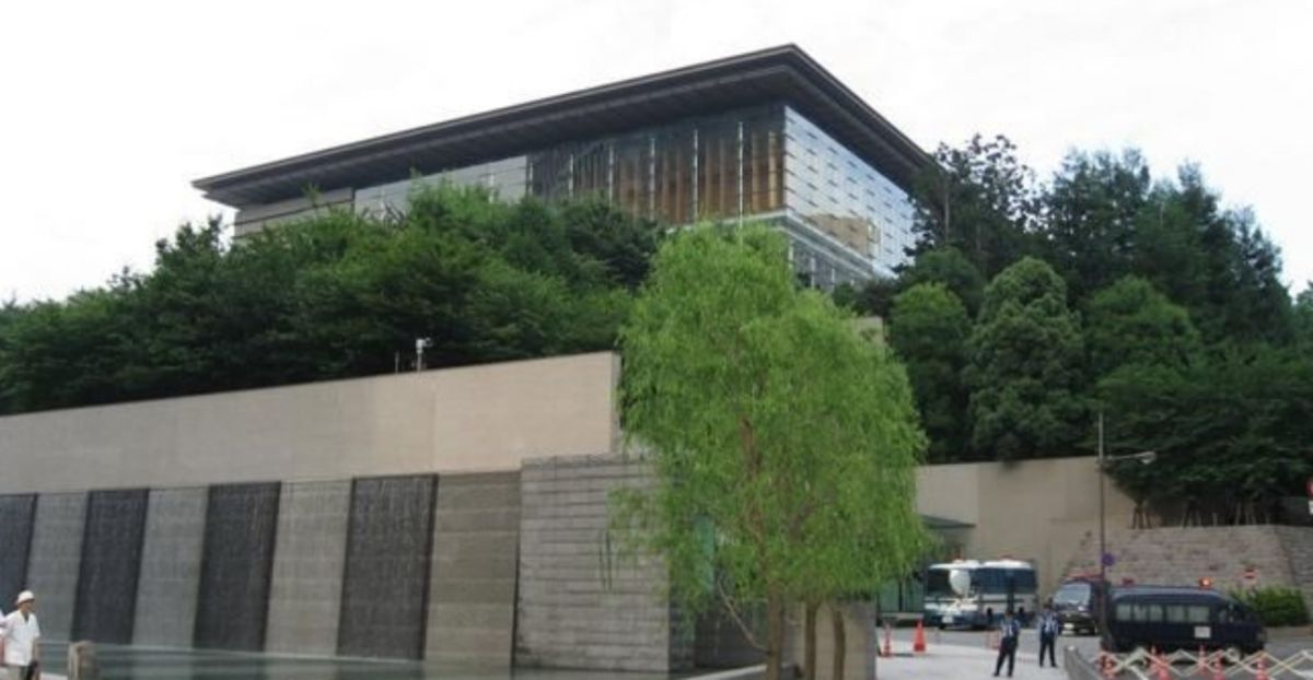 日本首相公邸鬧鬼傳聞不斷，現任首相安倍晉三再次當選後，寧可遭外界質疑，也不肯搬進去住。（圖／翻攝網路）