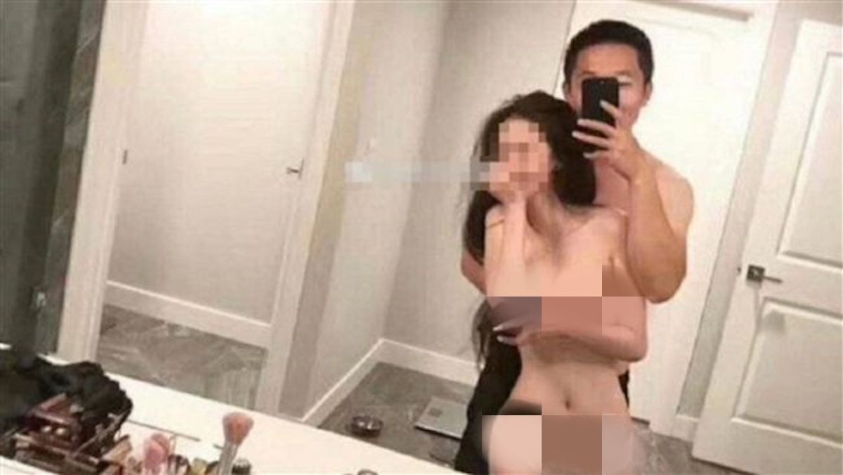 ▲一名中年大叔近日上成人網站時，看到一張號稱是情侶自拍外流的「正妹拱奶照」，讓他看了好興奮，但下一秒仔細一看，才驚覺照片中的女主角好眼熟，「不就是我女兒嗎？」（圖／翻攝自微信）