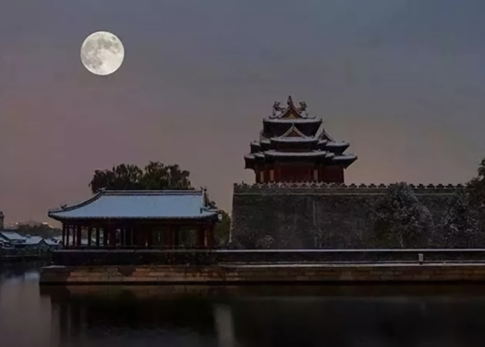 ▲北京故宮建院94年來首次舉辦元宵燈會。 （圖 / 翻攝自澎湃新聞）