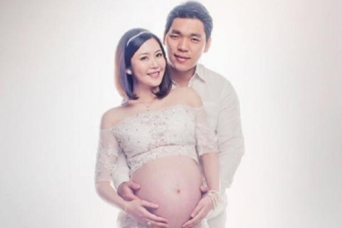 ▲徐綺雯（左）與丈夫Simon結束7年婚姻。（圖／微博）