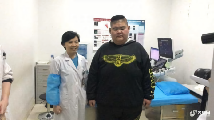 ▲「中國第一胖」王浩楠接受醫院的減重手術，切除了五分之四的胃。 （圖 / 翻攝自微博）