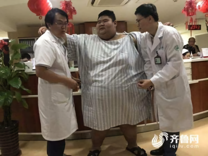 ▲王浩楠以334公斤的體重成為「第一胖」，這個體重也是目前公開報導的「中國第一胖」。 （圖 / 翻攝自微博）