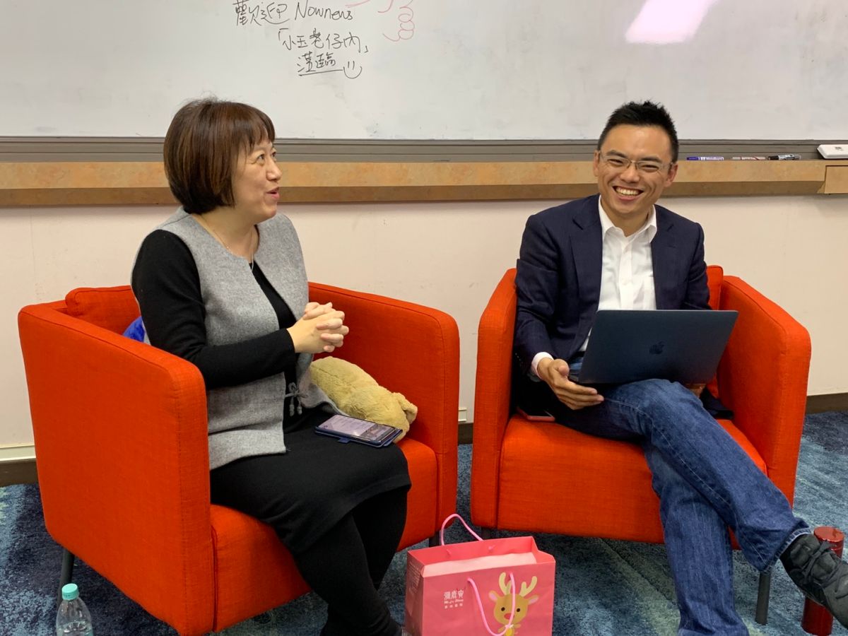 NOWnews今日新聞最新直播節目「小玉巷仔內」，18日中午邀請到的大來賓是國民黨文傳會副主委洪孟楷。（圖/NOWnews）