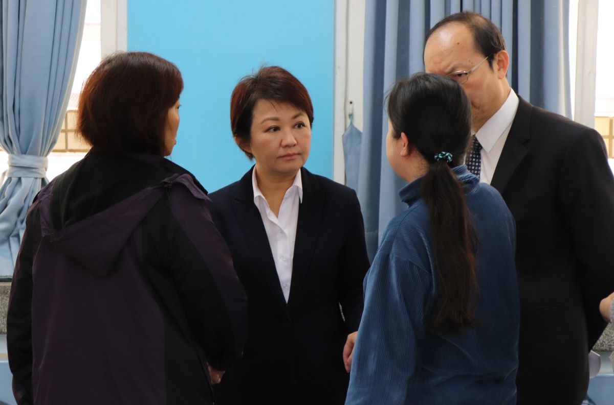 ▲市長盧秀燕親自率領市府團隊到該校視察，檢視學校霸凌防制及輔導機制 (圖／柳榮俊攝2019.2.18)


