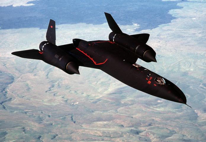 美國過往服役的黑鳥式為一型性能優越的高速、高空偵察機，但在影像衛星崛起後就慢慢退出航太圈。(圖／美國國防部提供)