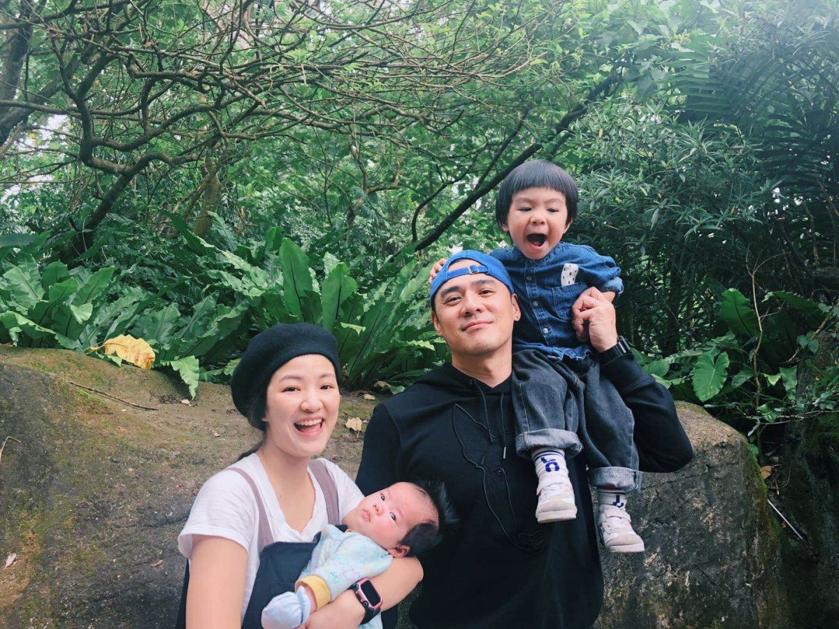 ▲竇智孔（右二）與老婆幃幃帶著一家四口體驗大自然。（圖／竇智孔提供）