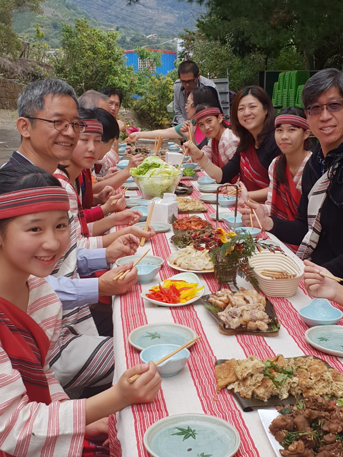 ▲參山國家風管處推動部落體驗旅遊，輔導松鶴部落利用在地食材端上風味料理。（圖／金武鳳攝，2019.2.20)