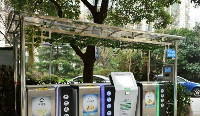 ▲上海決定推動強制垃圾分類新制，並立法通過《上海市生活垃圾管理條例》，決定從7月1日開始施行。 (圖 / 翻攝自網路)