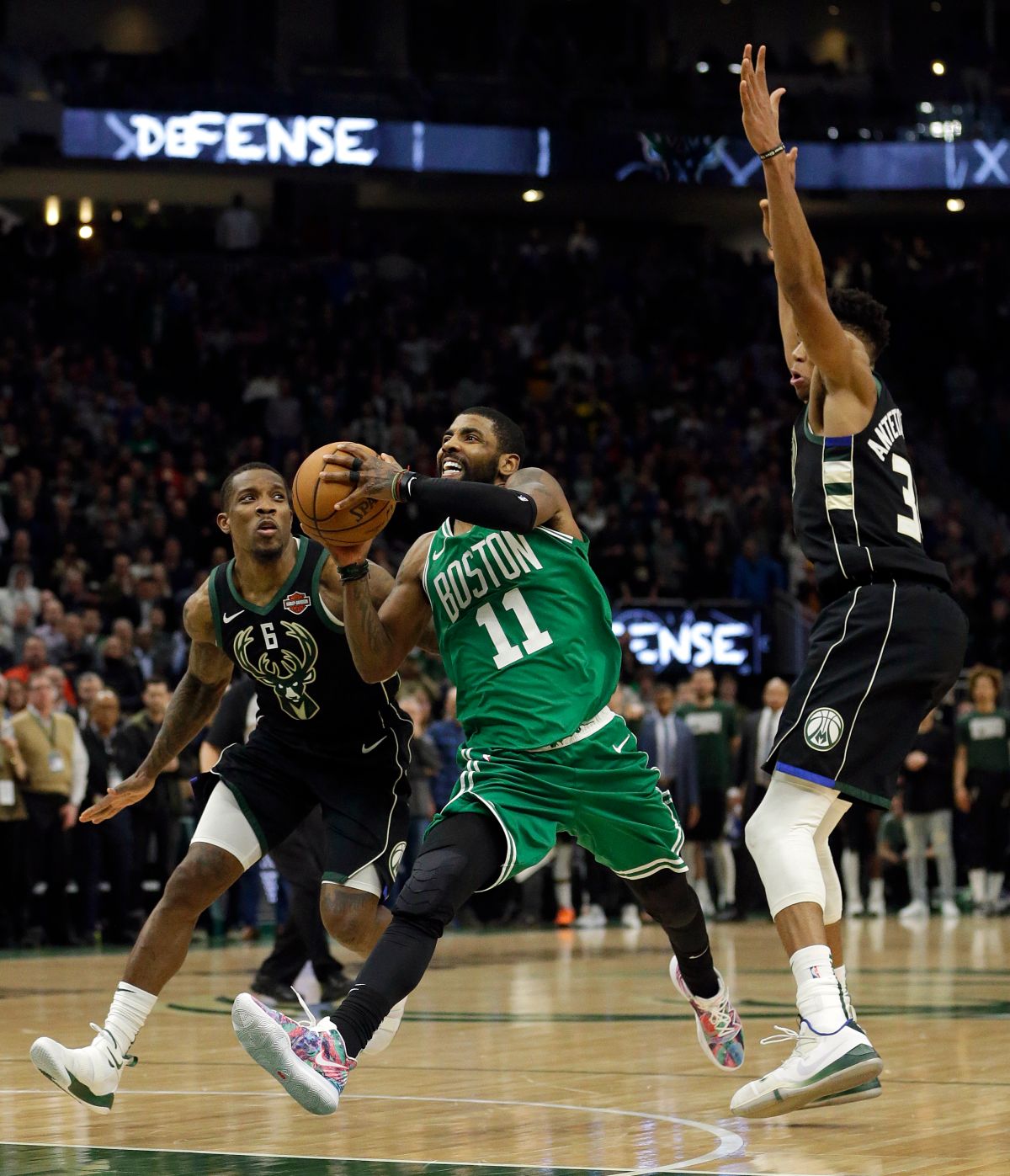 ▲Kyrie Irving(持球者)最後一擊上籃落空疑似遭犯未判。（圖／美聯社／達志影像）